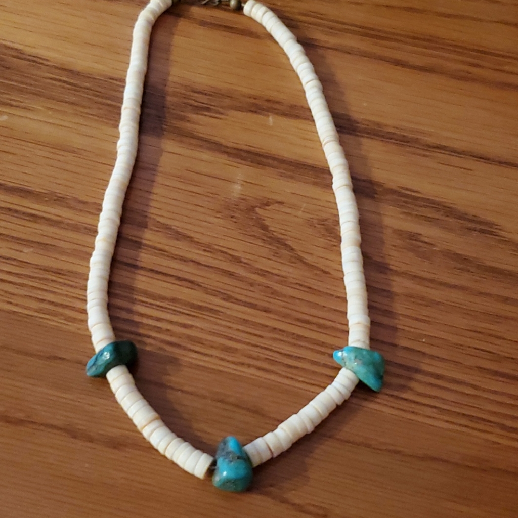 Turquoise And Puka Beads Necklace 43$